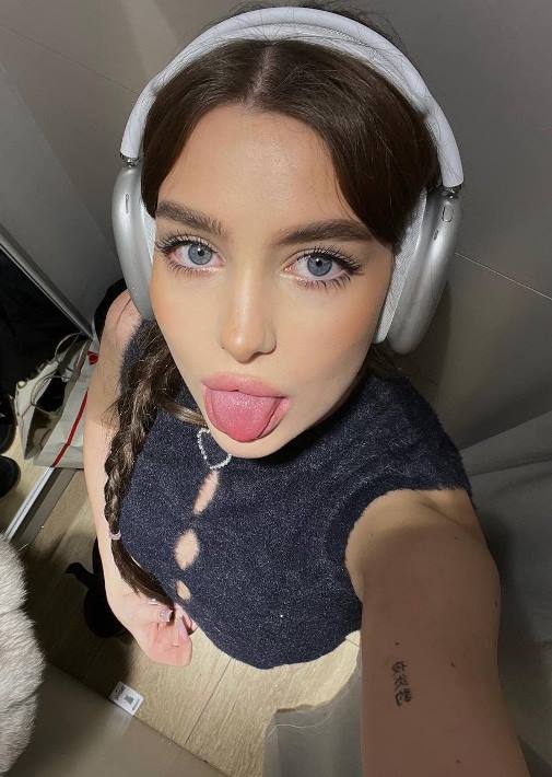 Russian twitch girl97